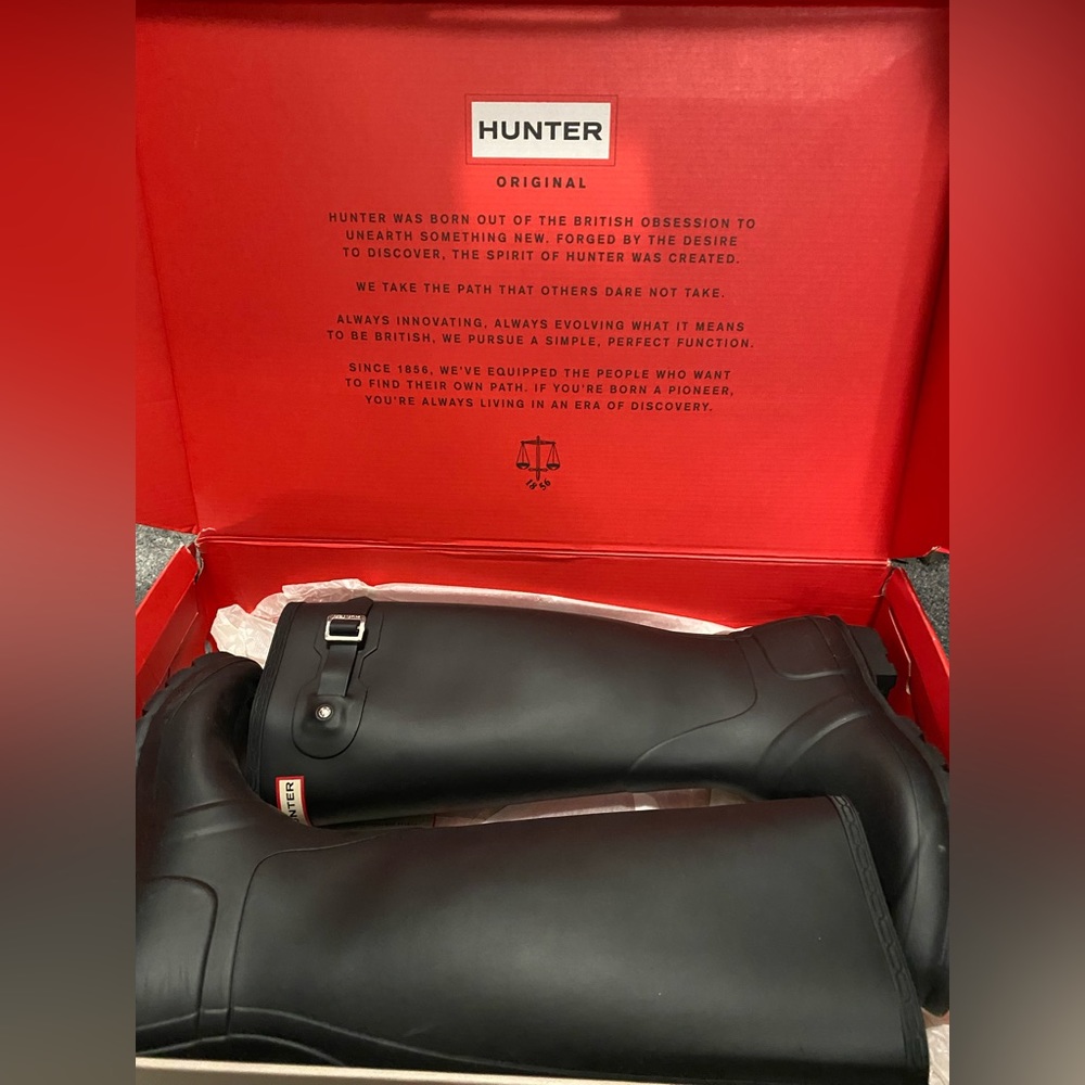 Hunters Women’s Original Tall Rain boots, black, size 9